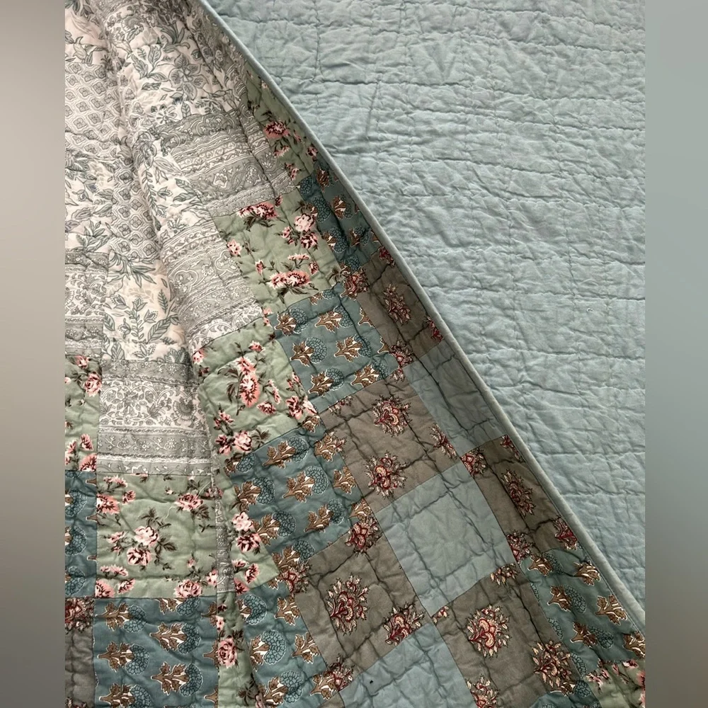 Lands End Ombré Quilt King Spread. Length 110”, width 90”. Reverse, solid green.